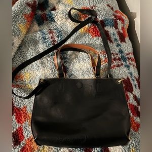❌SOLD❌Bass leather black/tan reversible crossbody purse